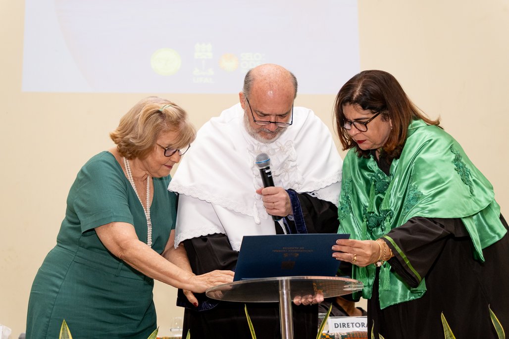 Solenidade Honoris Causa e Professoras Eméritas Enfermagem