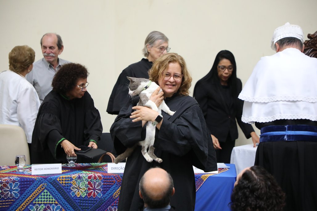 Doutor Honoris Causa \u002D Profa Cida