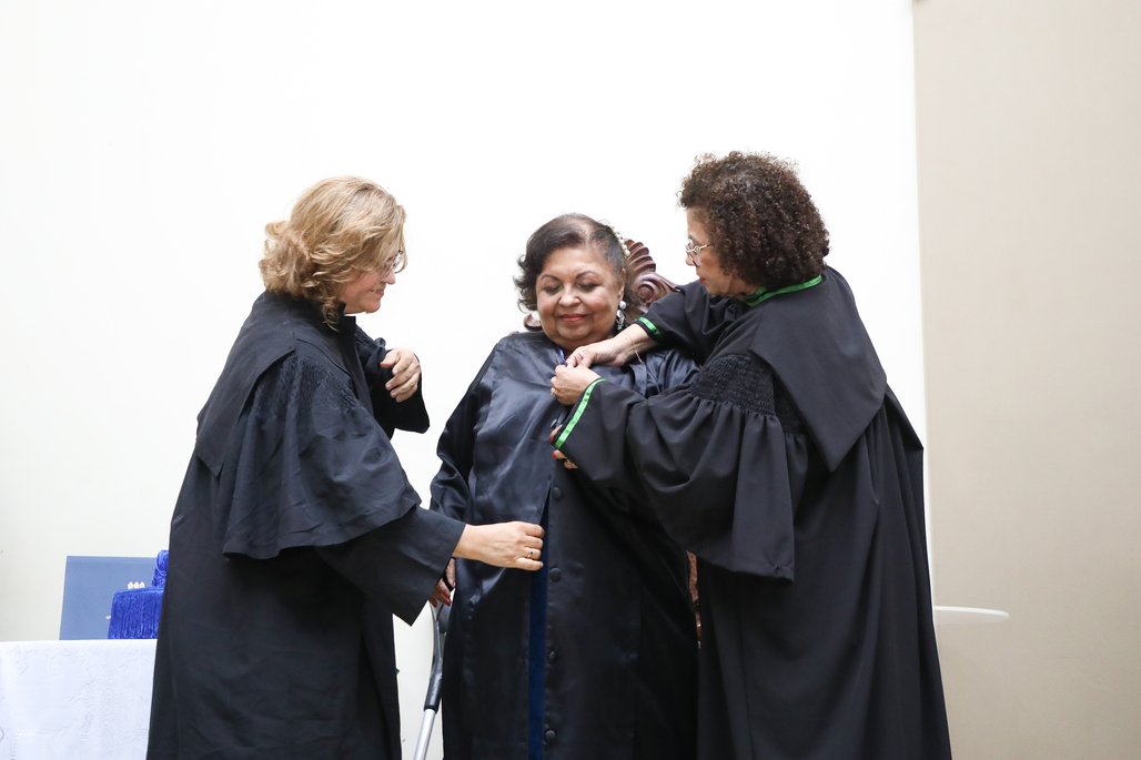 Doutor Honoris Causa \u002D Profa Cida