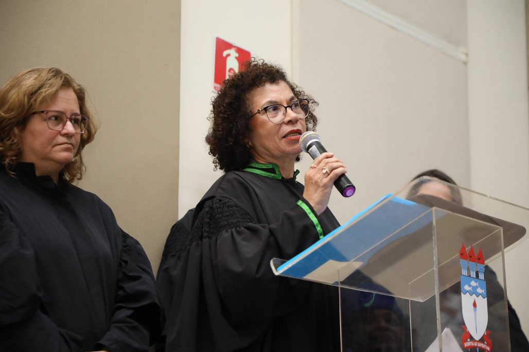 Doutor Honoris Causa \u002D Profa Cida