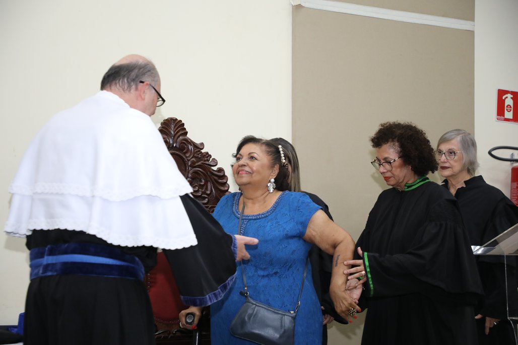 Doutor Honoris Causa \u002D Profa Cida