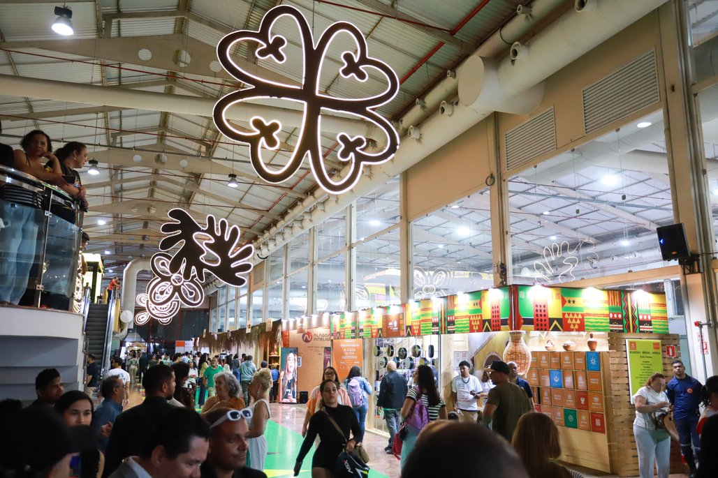 Bienal do Livro de lagoas 2025 \u002D dia 1 \u002D 31/10