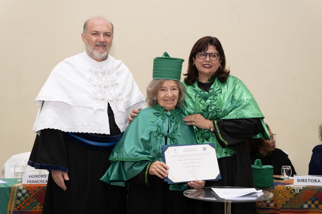 Solenidade Honoris Causa e Professoras Eméritas Enfermagem