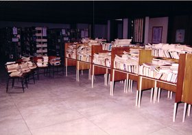 BIBLIOTECA CENTRAL - ENTULHO DE LIVRO
