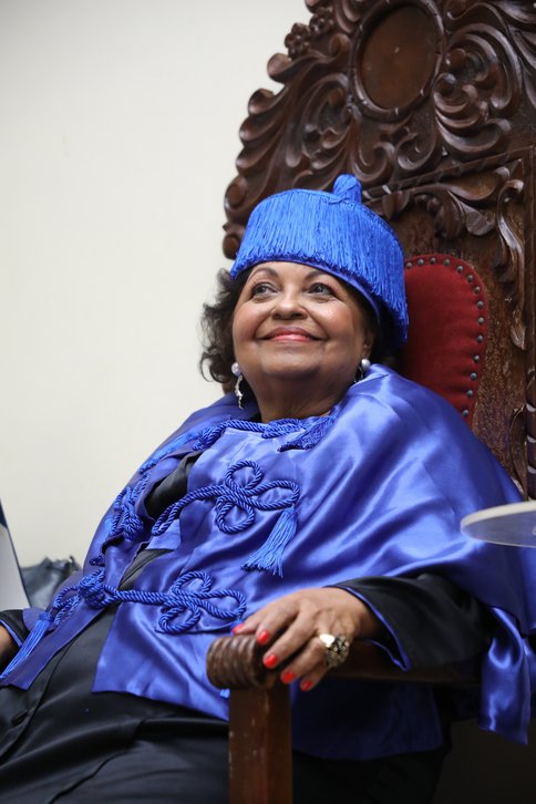 Doutor Honoris Causa \u002D Profa Cida