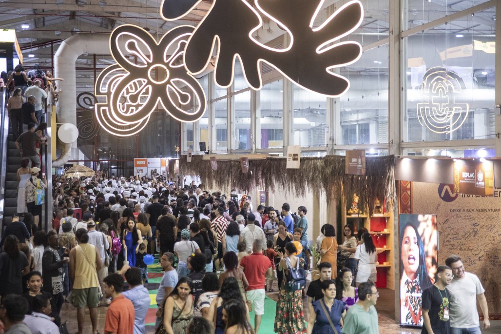 Bienal do Livro de lagoas 2025 \u002D dia 2 \u002D 01/11