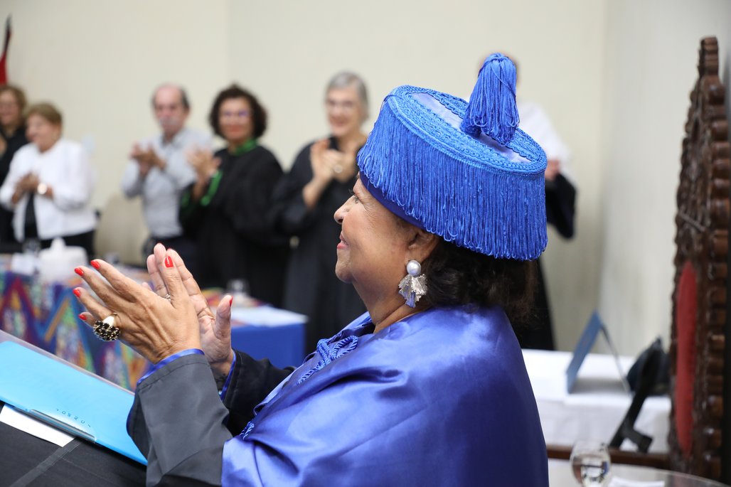 Doutor Honoris Causa \u002D Profa Cida