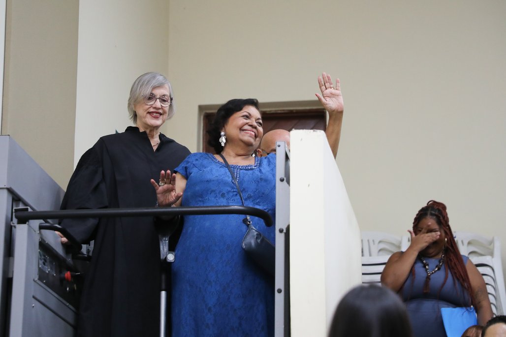 Doutor Honoris Causa \u002D Profa Cida