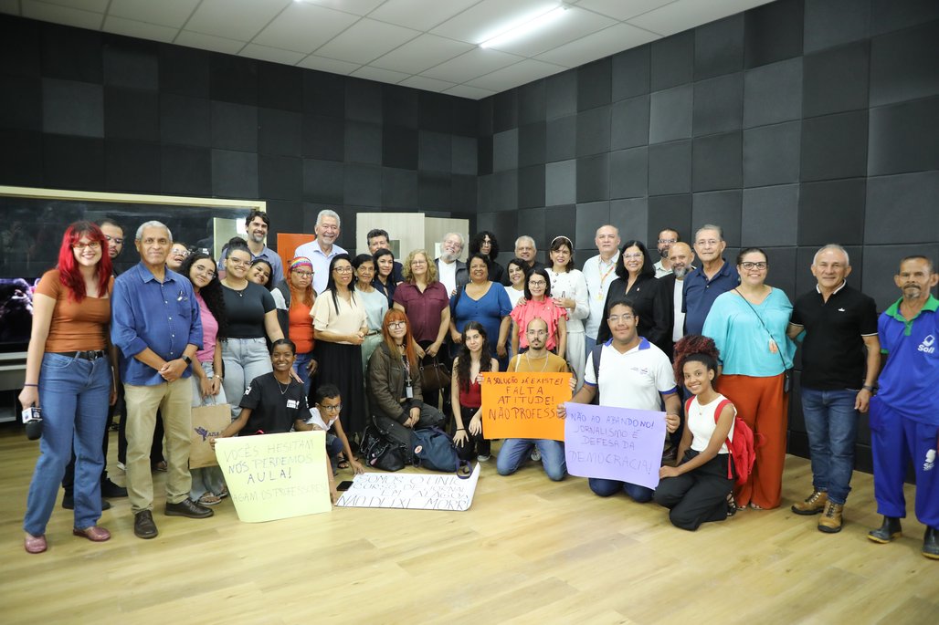 Entrega de equipamentos e laboratórios para COS e ICBS