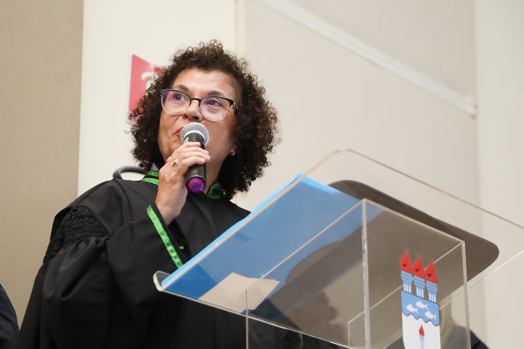 Doutor Honoris Causa \u002D Profa Cida