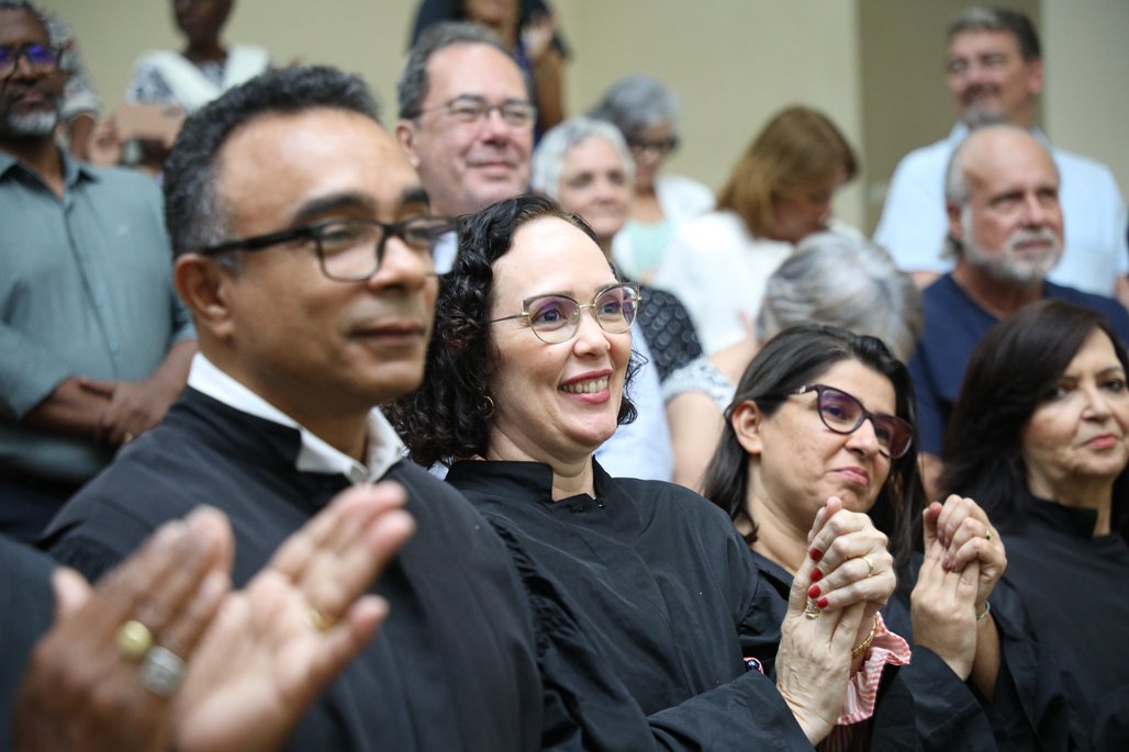 Doutor Honoris Causa \u002D Profa Cida