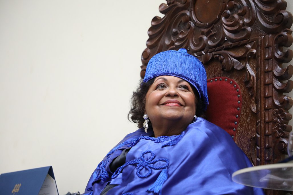 Doutor Honoris Causa \u002D Profa Cida