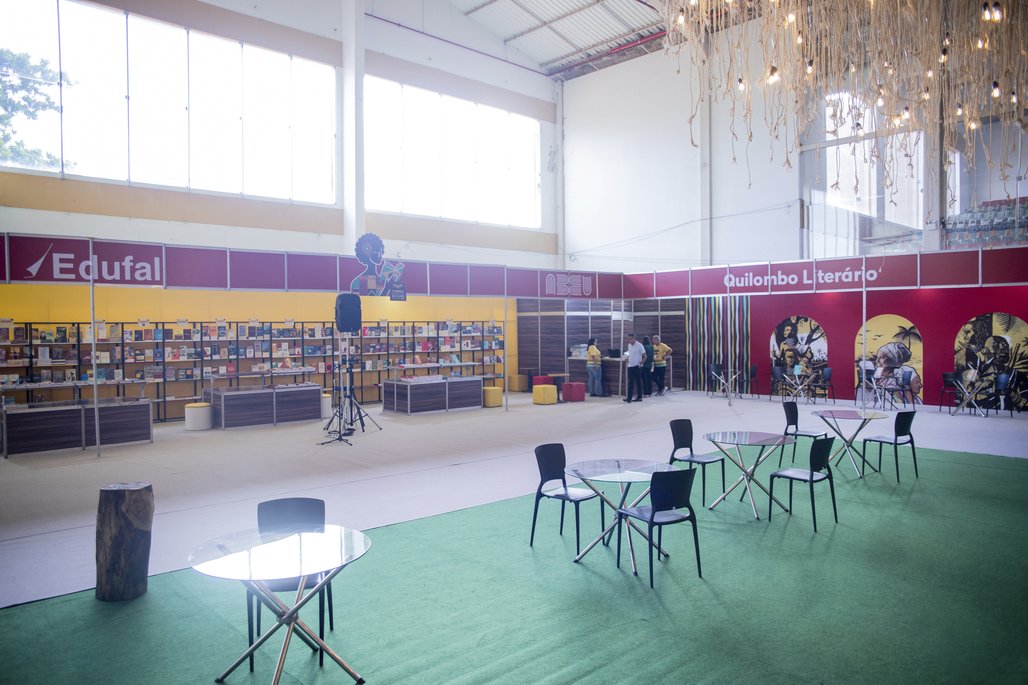 Bienal do Livro de lagoas 2025 \u002D dia 31/10 Adriano arantos