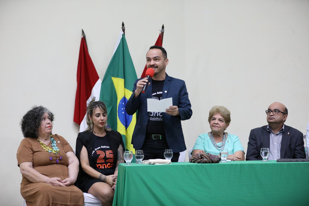 25 anos Curso Farmácia