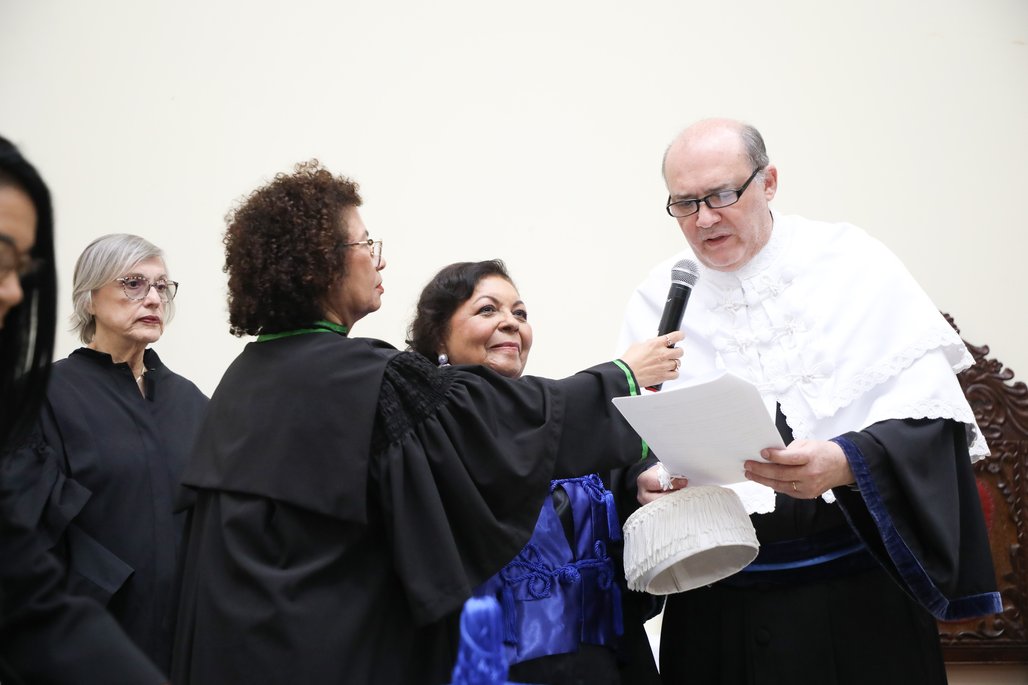 Doutor Honoris Causa \u002D Profa Cida