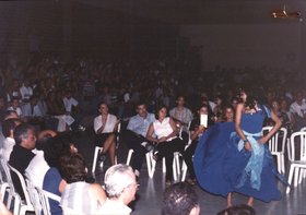 APRESENTAÇÃO DE DANÇA E MÚSICA