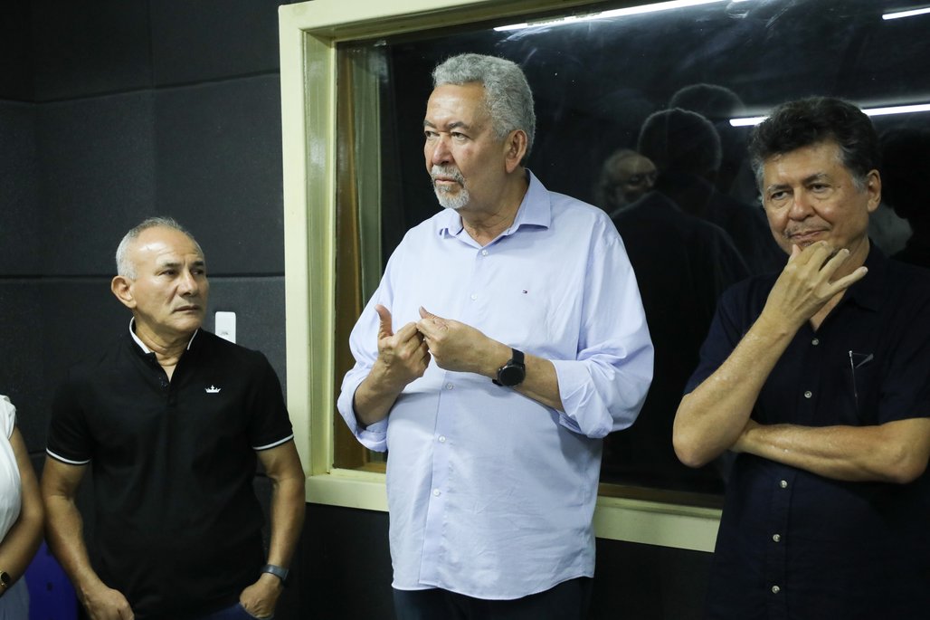 Entrega de equipamentos e laboratórios para COS e ICBS