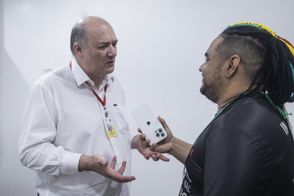 Bienal do Livro de lagoas 2025 \u002D dia 31/10 Adriano arantos