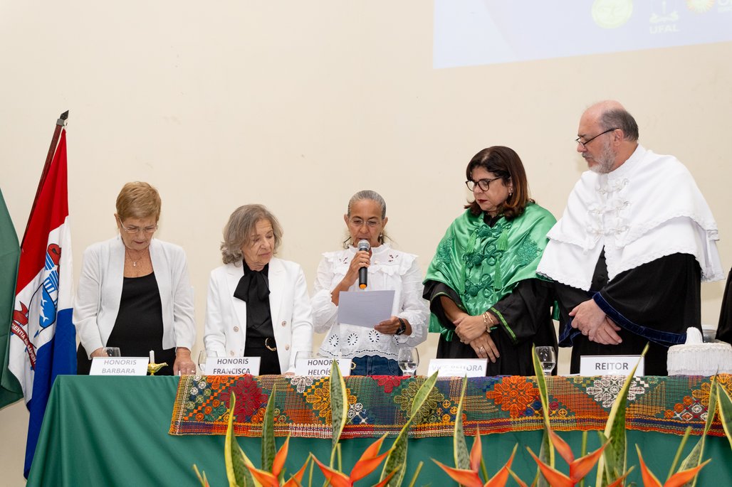 Solenidade Honoris Causa e Professoras Eméritas Enfermagem