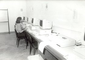 EDUCAÇÃO - LABORATÓRIO DE INFORMÁTICA