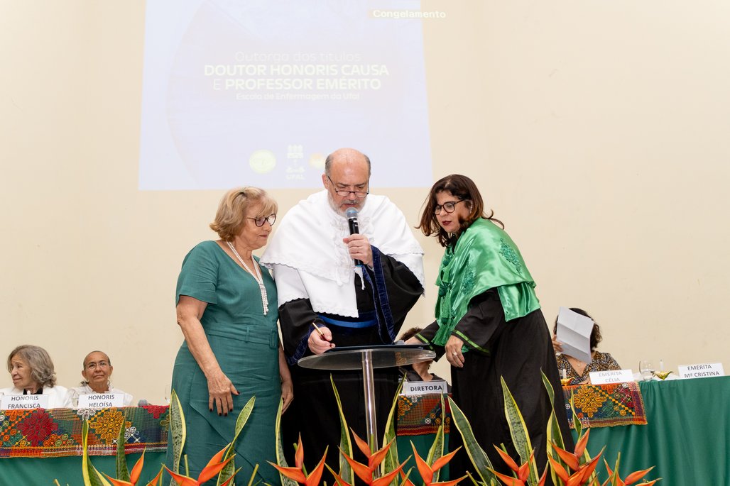 Solenidade Honoris Causa e Professoras Eméritas Enfermagem
