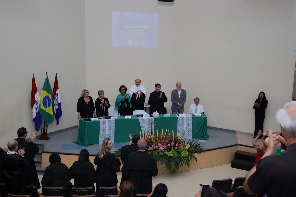 Solenidade Título Professor Emérito ICBS