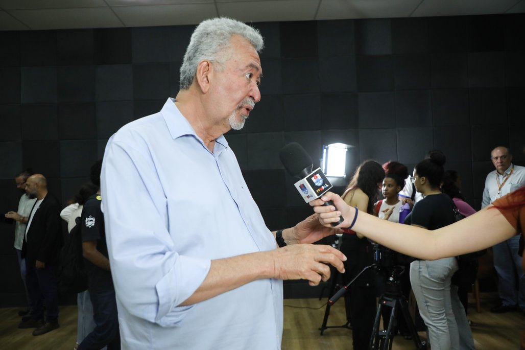 Entrega de equipamentos e laboratórios para COS e ICBS