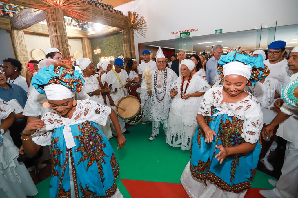Bienal do Livro de lagoas 2025 \u002D dia 1 \u002D 31/10