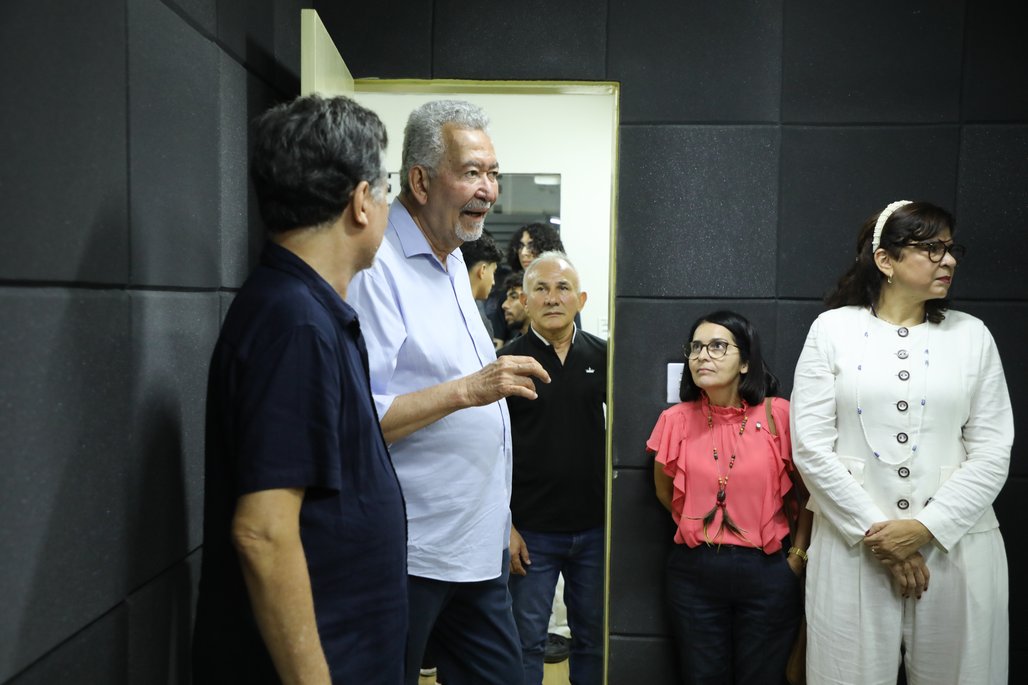 Entrega de equipamentos e laboratórios para COS e ICBS