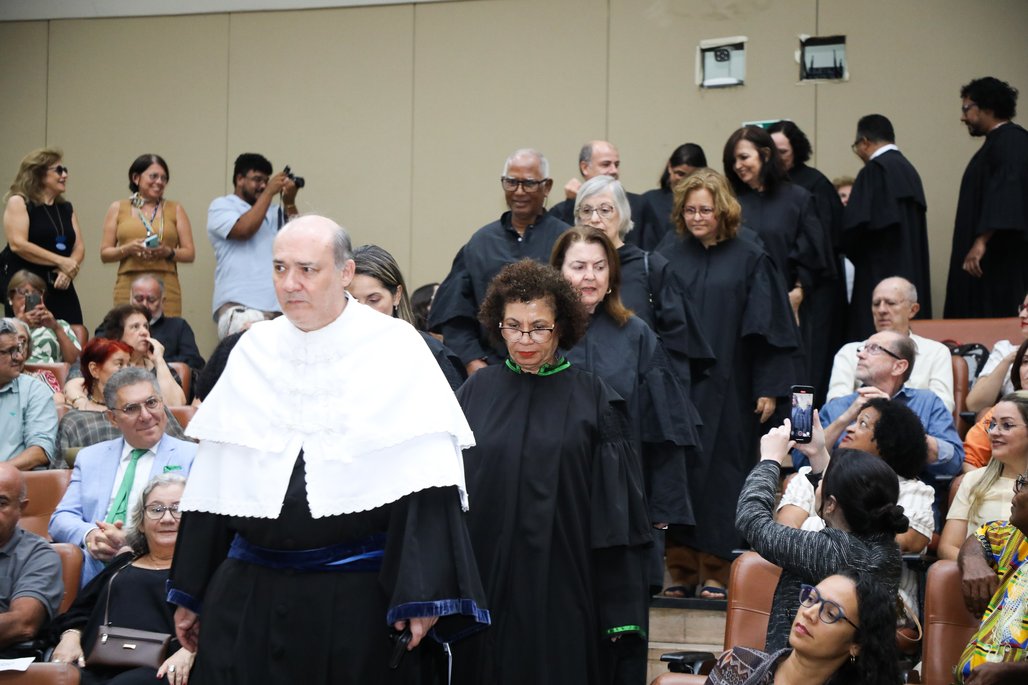 Doutor Honoris Causa \u002D Profa Cida