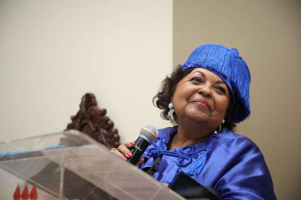 Doutor Honoris Causa \u002D Profa Cida