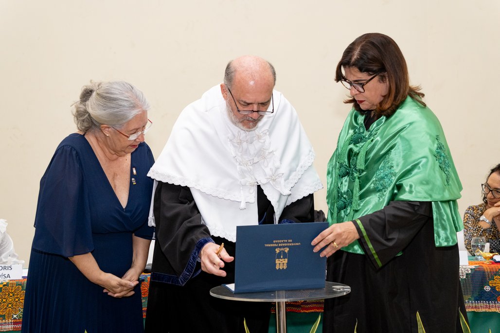 Solenidade Honoris Causa e Professoras Eméritas Enfermagem