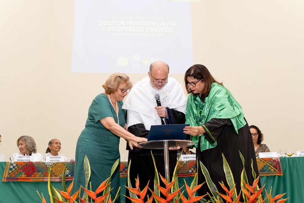 Solenidade Honoris Causa e Professoras Eméritas Enfermagem