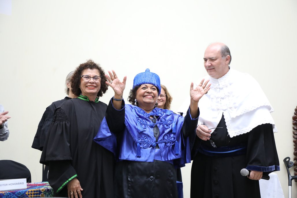 Doutor Honoris Causa \u002D Profa Cida
