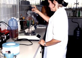 PESQUISA NO LABORATÓRIO DE QUÍMICA