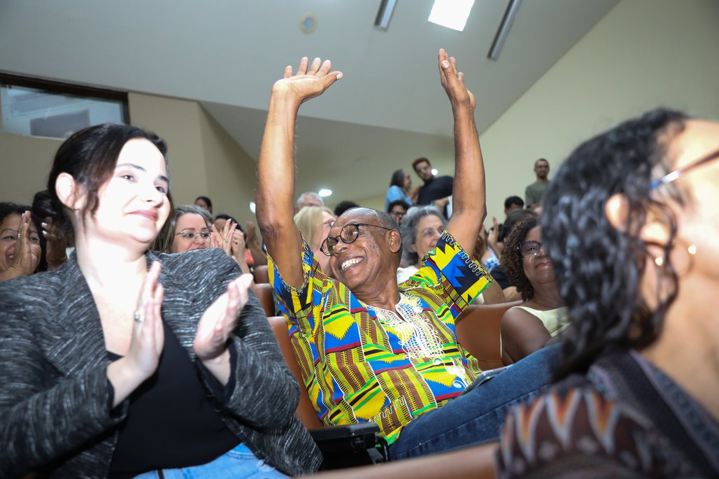 Doutor Honoris Causa \u002D Profa Cida