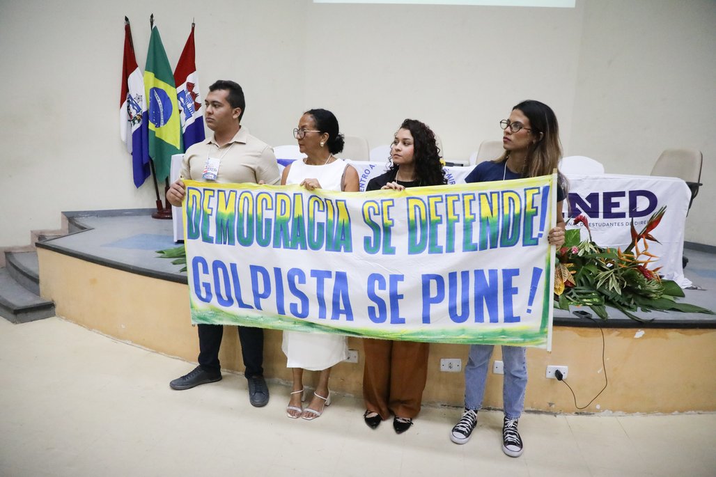 Entrega de equipamentos e laboratórios para COS e ICBS