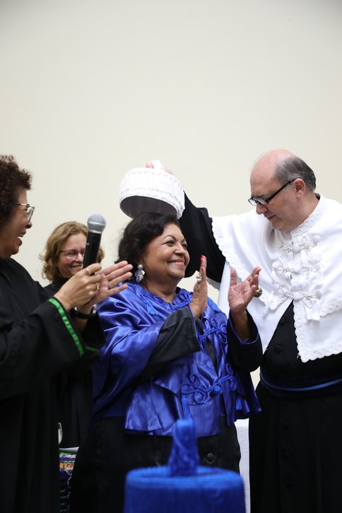 Doutor Honoris Causa \u002D Profa Cida