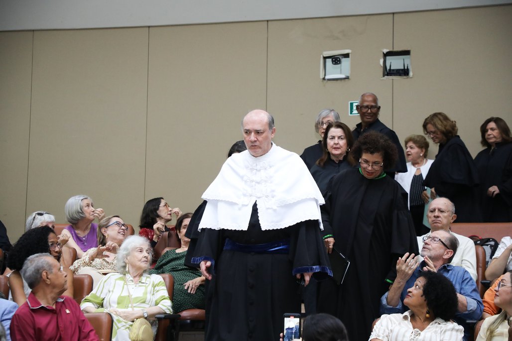 Doutor Honoris Causa \u002D Profa Cida