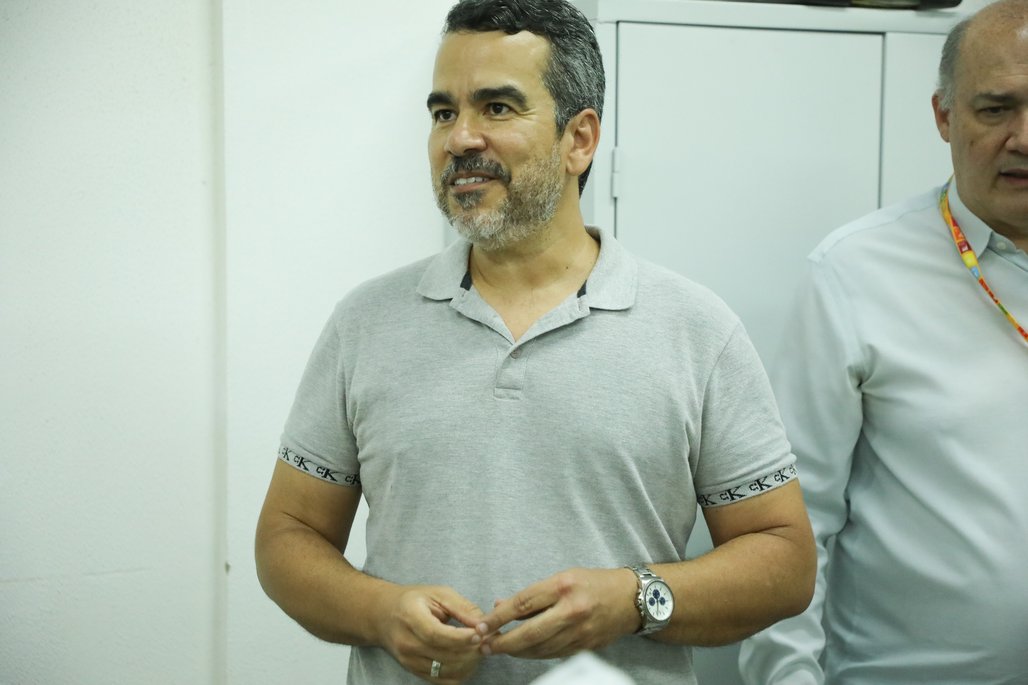 Entrega de equipamentos e laboratórios para COS e ICBS