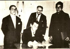 ASSINATURA DO PRESIDENTE JUSCELINO KUBITSCHEK NA CRIAÇÃO DA UFAL