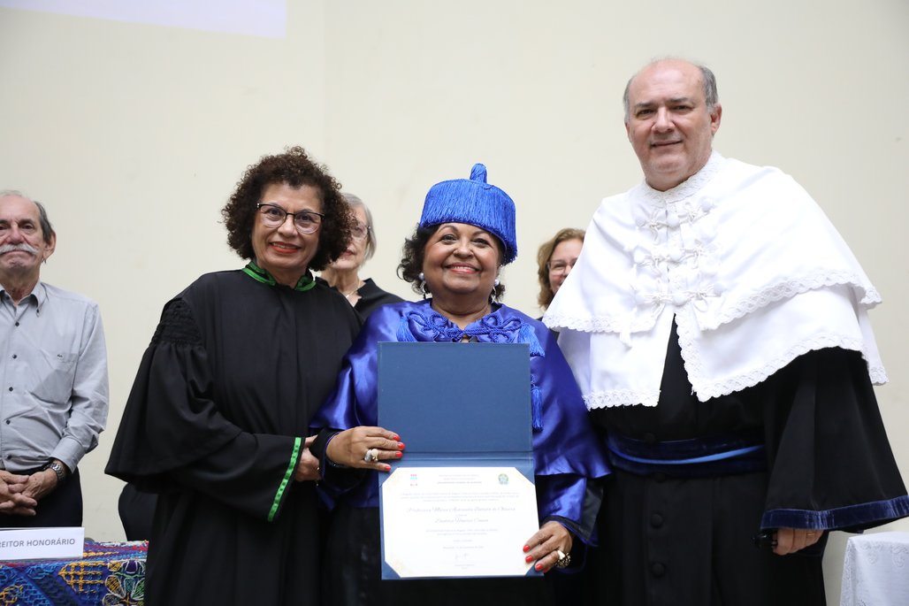 Doutor Honoris Causa \u002D Profa Cida
