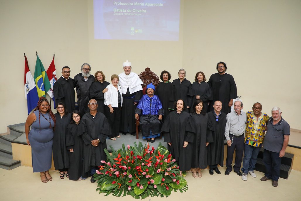 Doutor Honoris Causa \u002D Profa Cida