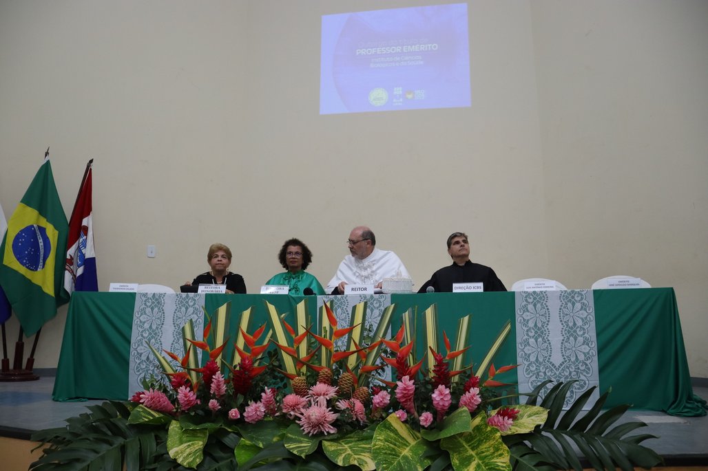 Solenidade Título Professor Emérito ICBS