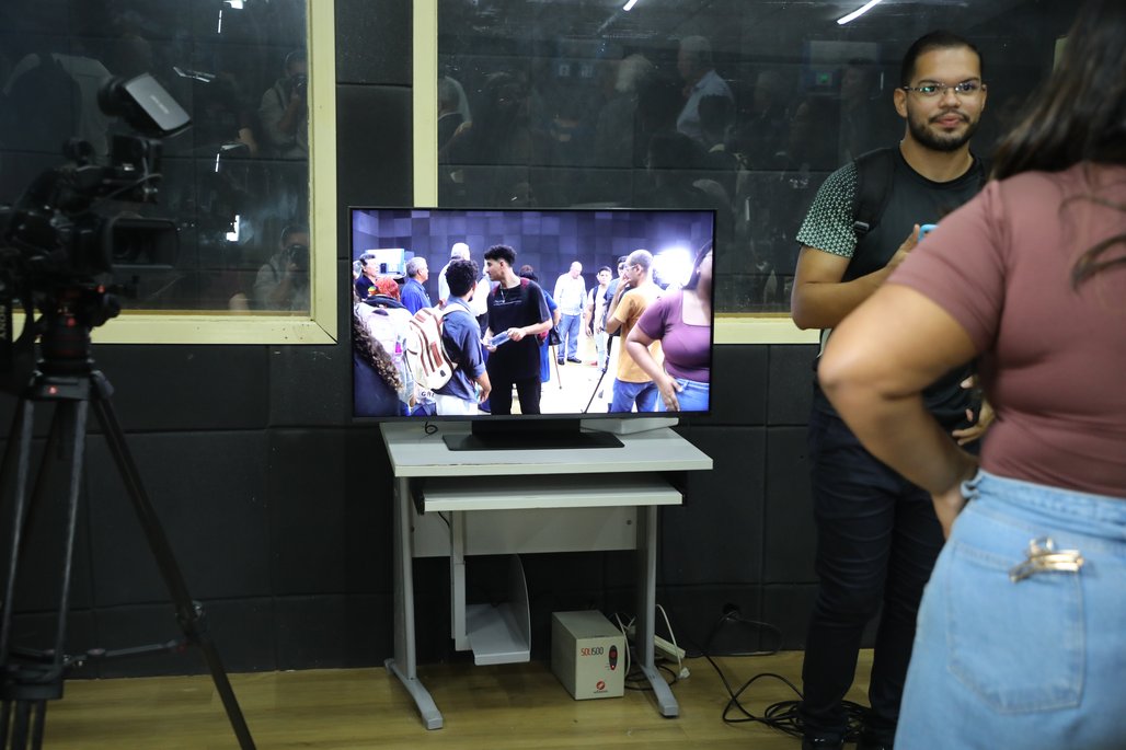 Entrega de equipamentos e laboratórios para COS e ICBS