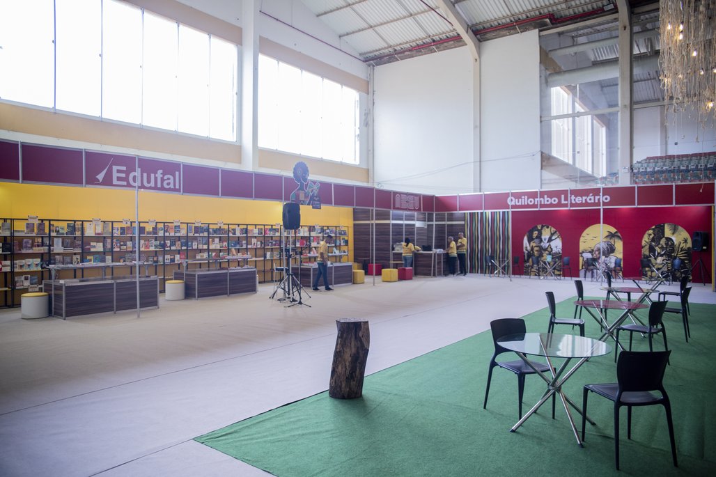 Bienal do Livro de lagoas 2025 \u002D dia 31/10 Adriano arantos