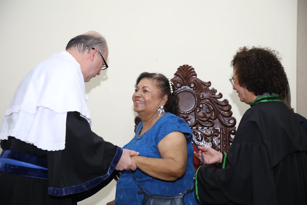 Doutor Honoris Causa \u002D Profa Cida