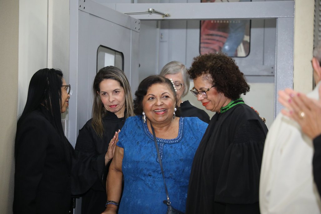 Doutor Honoris Causa \u002D Profa Cida