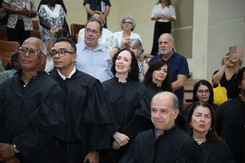 Doutor Honoris Causa \u002D Profa Cida