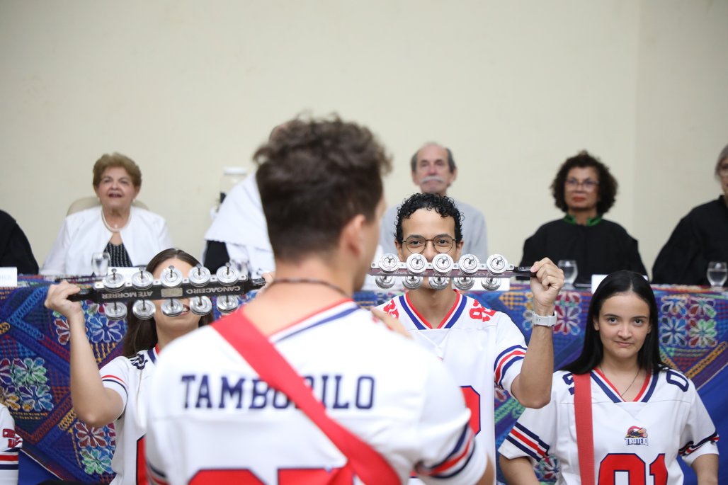 Doutor Honoris Causa \u002D Profa Cida